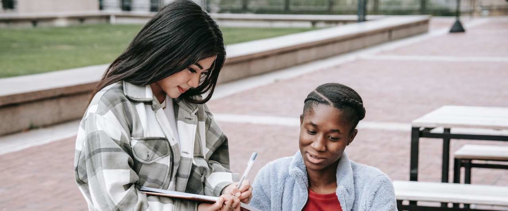 Telling a Unique Story: Tips for Writing a Standout Personal Statement for UK University Admissions