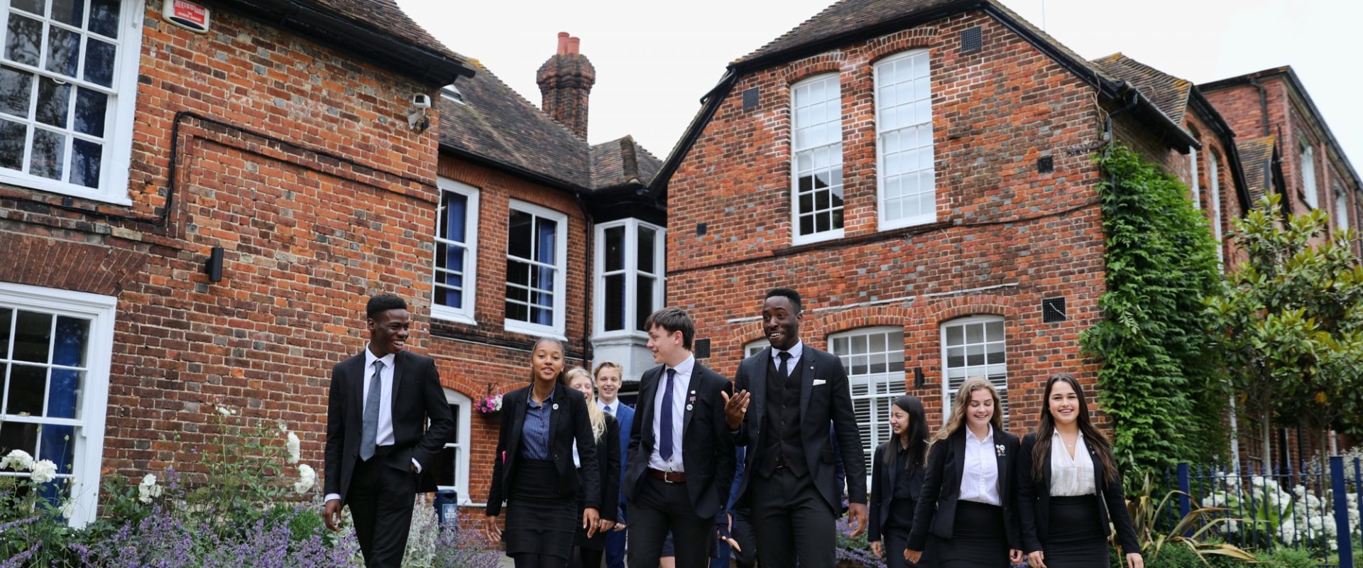 Tips for Choosing the Right Extracurricular Activities for UK University Admissions