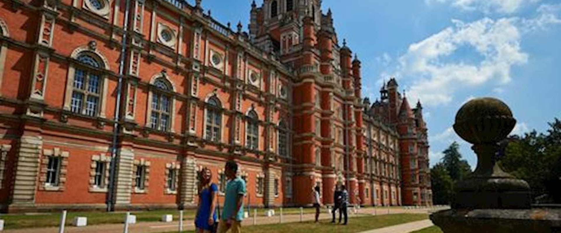 Understanding Refund Policies for UK University Admissions